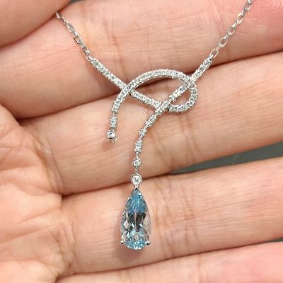 1.25ct Natural Aquamarine Necklace Set With Natural Diamond In 18K white gold