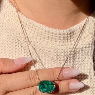 11.3ct Oval Cut Emerald Yellow Gold Necklace