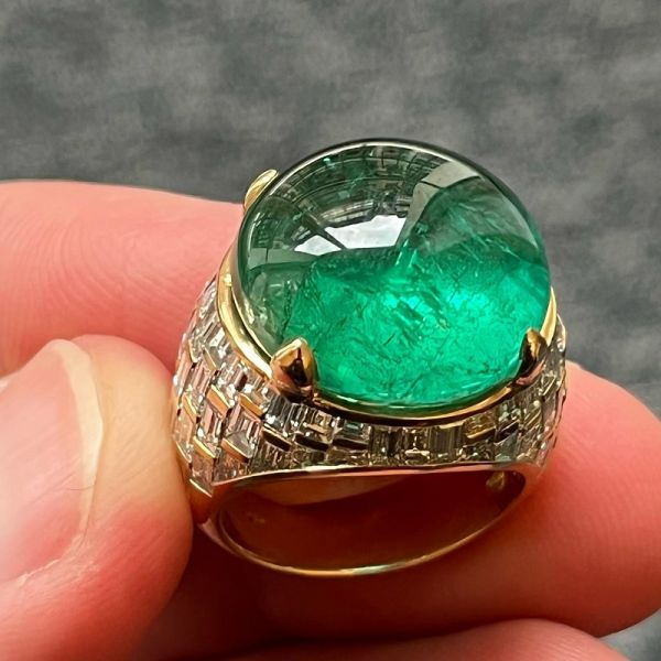 18K Yellow Gold Round Cut Ring with Emerald & Diamonds