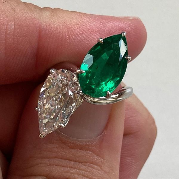 4.99 Carat White And Emerald Pear Shape Diamonds Toi Et Moi Ring