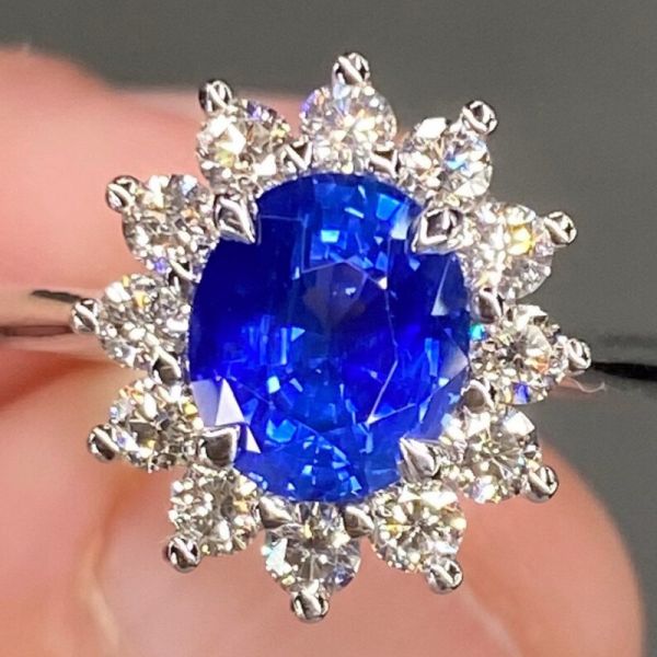 Super Fine 2.8 CT Oval Cut Cornflower Blue Ceylon Diamond Halo Ring 