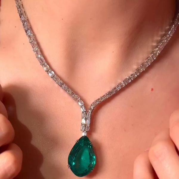 29ct Pear Cut Emerald Handmade Pendant Necklace